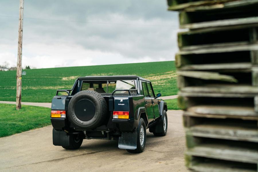  Lamborghini LM002 1997 года  (фото 36 из 45)
